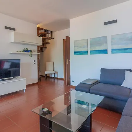 アパート Tra E Cielo ベッラーノ